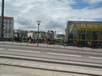  sur le pont enjambant les voies ferrées